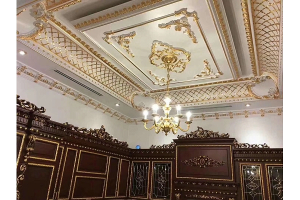 Timeless French Elegance, Shaped in PU